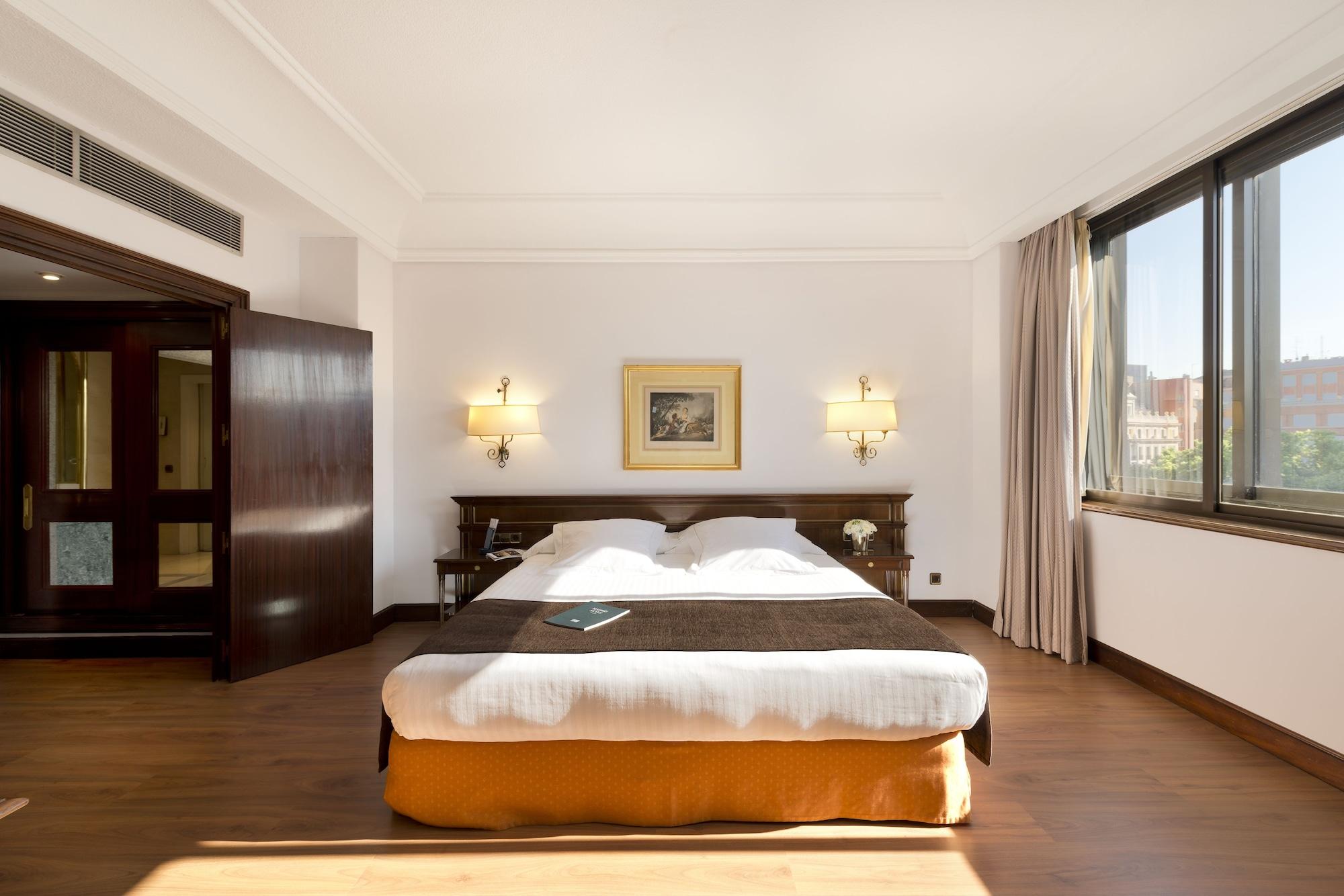 Hotel Miguel Angel Madri Exterior foto A room at the hotel
