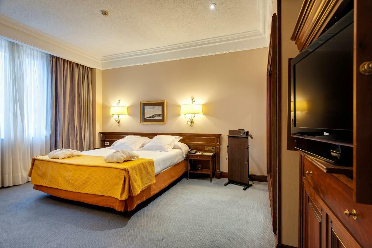 Hotel Miguel Angel Madri Exterior foto A room at the hotel
