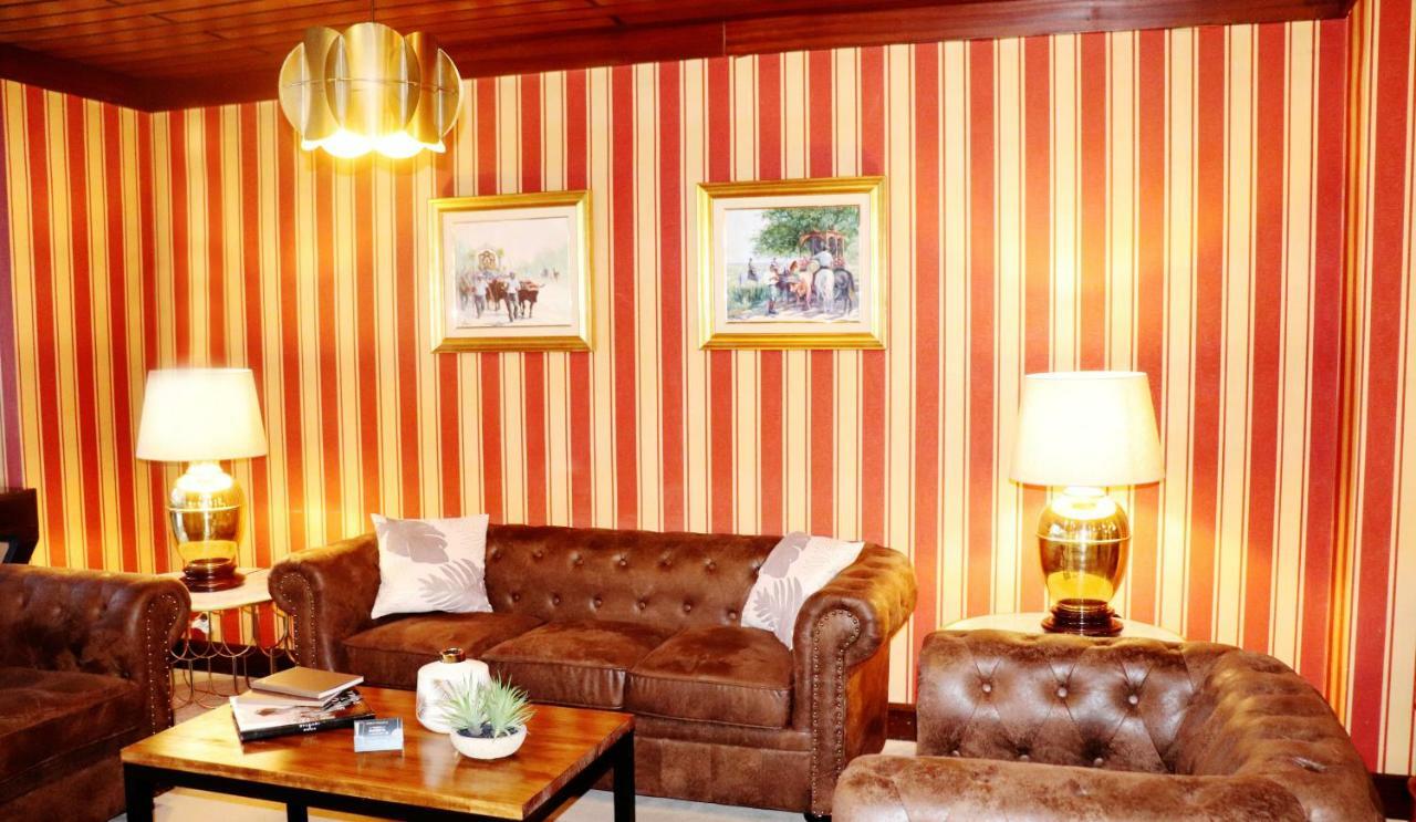 Hotel Miguel Angel Madri Exterior foto A room at the hotel