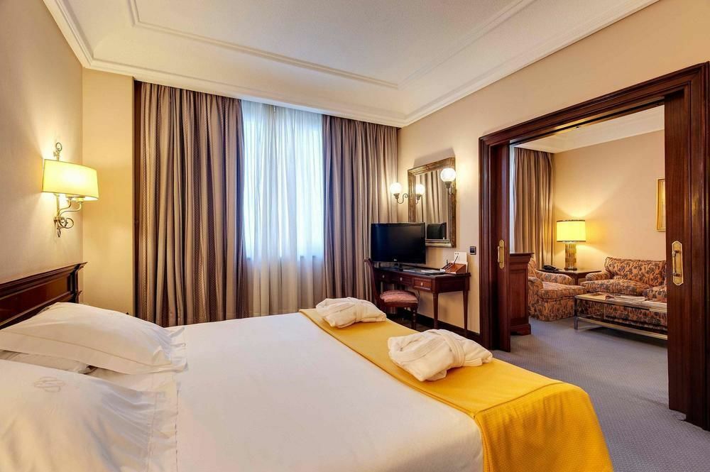 Hotel Miguel Angel Madri Exterior foto Junior Suite