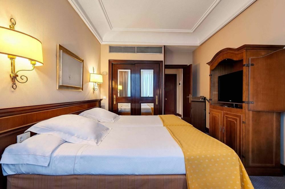 Hotel Miguel Angel Madri Exterior foto A room at the hotel